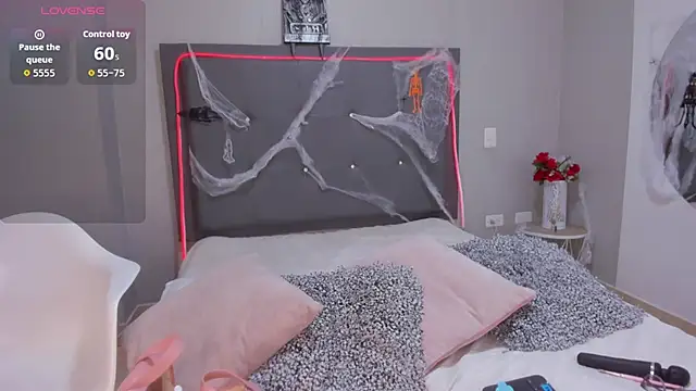 emma lye online show from October 2025 09:04:01 PM