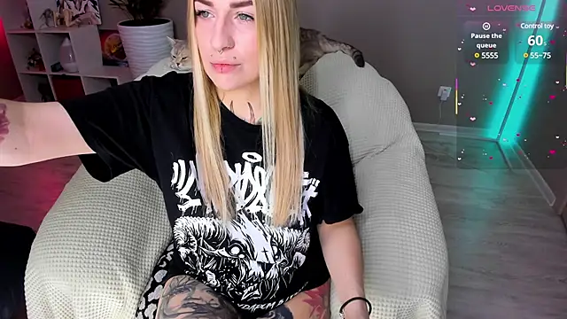 Snapshot of Tanya_Acid chatting on March 2025 04:25:02 AM Tanya Acid online show from March 2025 04:25:02 AM