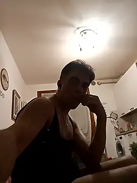 Snapshot of Giocandoassieme chatting on November 2025 10:04:01 PM Giocandoassieme online show from November 2025 10:04:01 PM