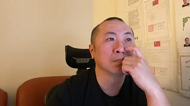 Snapshot of chih515 chatting on January 2025 02:51:01 AM chih515 online show from January 2025 02:51:01 AM