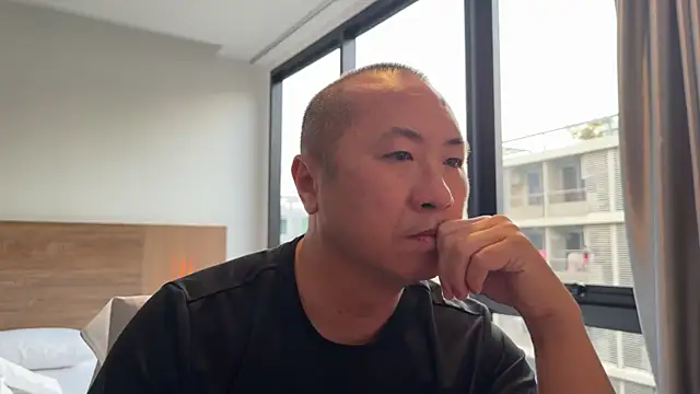 chih515 online show from April 2026 11:43:02 PM