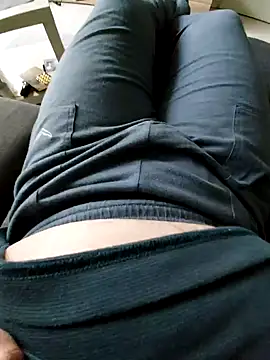 Snapshot of 85Friedrich chatting on September 2025 04:12:02 PM 85Friedrich online show from September 2025 04:12:02 PM