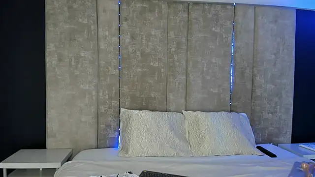 Larabrooks online show from September 2025 07:13:02 PM