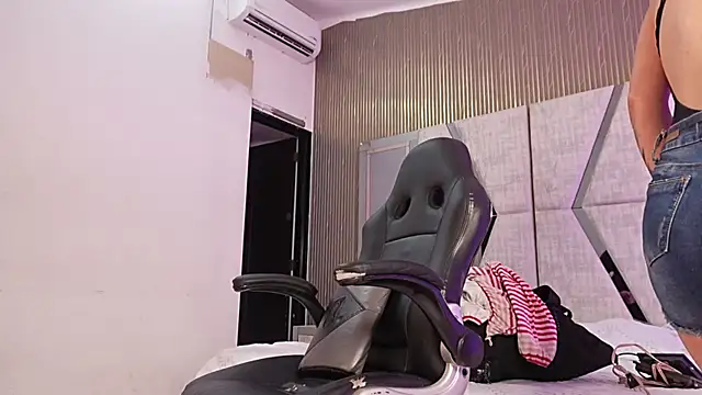 Melany Luv online show from February 2026 08:23:01 PM