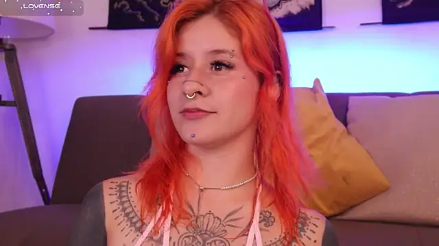 Snapshot of Daarlene chatting on October 2025 05:35:01 PM Daarlene online show from October 2025 05:35:01 PM