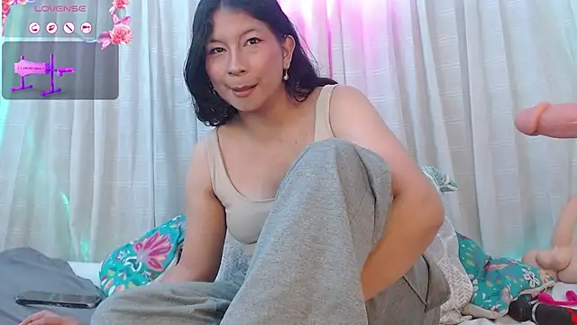 Snapshot of zoewilliams2 chatting on December 2025 04:18:02 AM zoewilliams2 online show from December 2025 04:18:02 AM