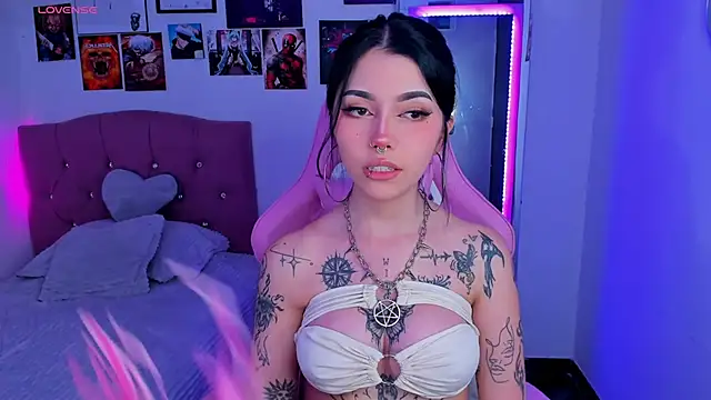 Snapshot of adri_tom44 chatting on February 2025 05:02:01 AM adri tom44 online show from February 2025 05:02:01 AM