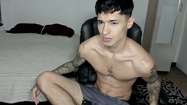 Snapshot of Damon__333 chatting on February 2026 01:13:01 AM Damon 333 online show from February 2026 01:13:01 AM