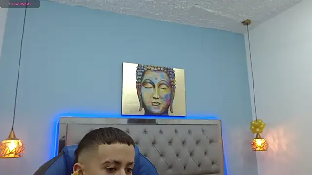 Xavii18 online show from February 2025 07:38:02 PM