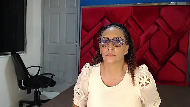 EvaMills1 online show from February 2025 07:41:01 PM