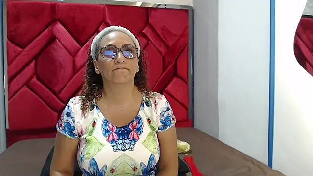 EvaMills1 online show from February 2025 07:56:02 PM