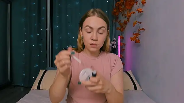 InsatiableFoxX online show from September 2025 08:43:02 PM