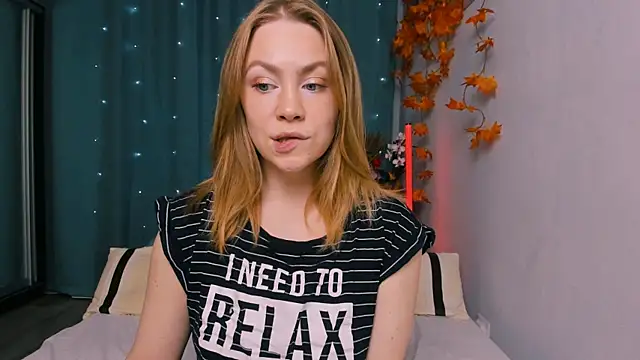 InsatiableFoxX online show from October 2025 05:59:01 PM