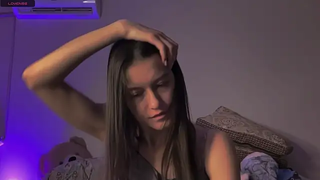 Snapshot of Alice__grace chatting on February 2025 03:32:02 PM Alice  grace online show from February 2025 03:32:02 PM