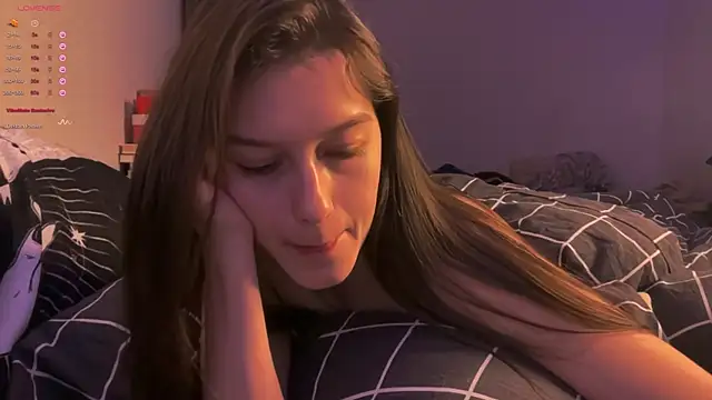 Snapshot of Alice__grace chatting on February 2025 03:59:02 PM Alice  grace online show from February 2025 03:59:02 PM