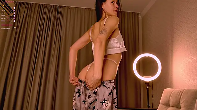 Snapshot of Alice__grace chatting on November 2025 07:24:02 PM Alice grace online show from November 2025 07:24:02 PM