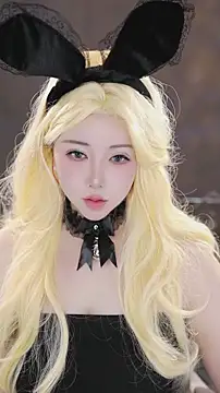 Snapshot of Qiaoqiao_ chatting on November 2025 04:33:01 PM Qiaoqiao online show from November 2025 04:33:01 PM