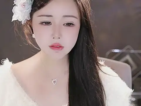 Snapshot of Qiaoqiao_ chatting on December 2025 05:11:02 PM Qiaoqiao online show from December 2025 05:11:02 PM