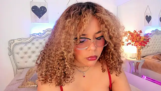 Snapshot of NiaColusi chatting on November 2025 07:46:02 PM NiaColusi online show from November 2025 07:46:02 PM