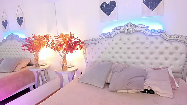 Snapshot of NiaColusi chatting on November 2025 06:57:01 PM NiaColusi online show from November 2025 06:57:01 PM