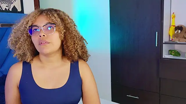 Snapshot of NiaColusi chatting on February 2026 03:07:01 PM NiaColusi online show from February 2026 03:07:01 PM