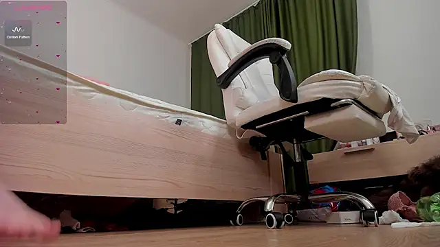 Snapshot of mirida_fox chatting on March 2025 03:29:02 AM mirida fox online show from March 2025 03:29:02 AM