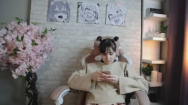 ManuTaya online show from December 2024 11:30:02 AM