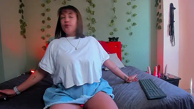 Snapshot of MirandaDream2 chatting on February 2026 03:27:02 PM MirandaDream2 online show from February 2026 03:27:02 PM