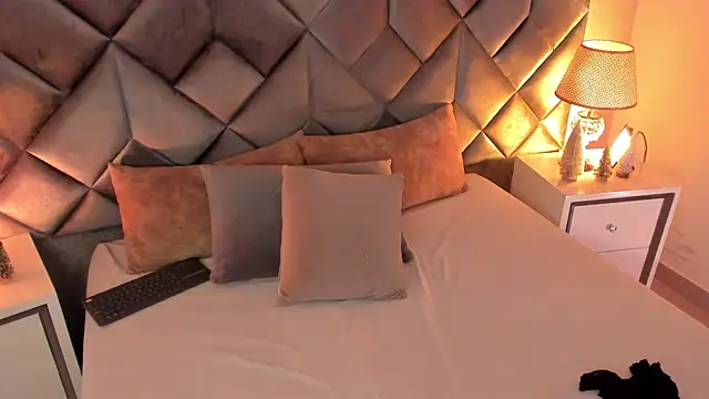 Luisa0110 online show from December 2025 07:09:01 PM