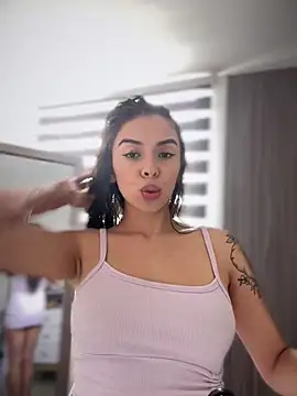 AmmyCollinsW online show from February 2025 07:00:01 PM