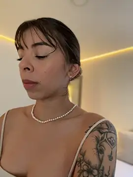 AmmyCollinsW online show from November 2025 08:55:01 PM