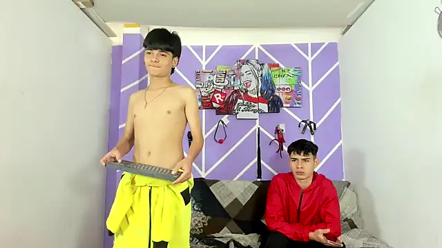 Snapshot of Fresahot2005 chatting on December 2024 08:09:01 PM Fresahot2005 online show from December 2024 08:09:01 PM