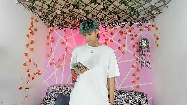 Snapshot of Fresahot2005 chatting on December 2025 02:22:02 PM Fresahot2005 online show from December 2025 02:22:02 PM