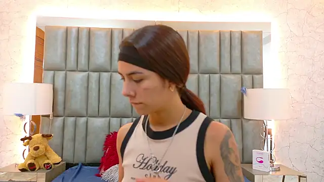 NicoleEsposito online show from January 2026 01:22:02 AM