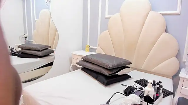 Maddyjohnsonn online show from January 2025 11:43:01 AM