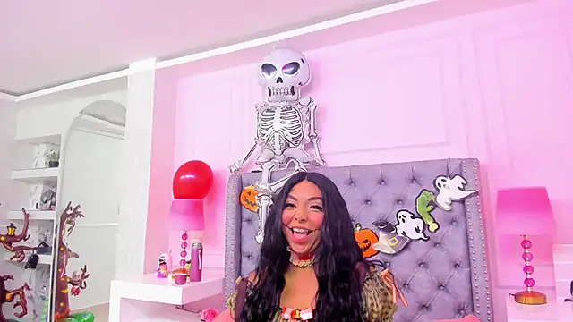 HaileeRoberts online show from October 2025 12:50:01 PM