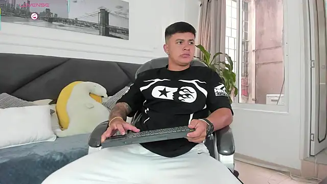 Snapshot of Cristopher_strong chatting on May 2026 02:01:01 PM Cristopher strong online show from May 2026 02:01:01 PM