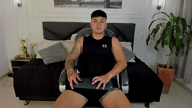 Snapshot of Cristopher_strong chatting on May 2026 11:18:01 AM Cristopher strong online show from May 2026 11:18:01 AM