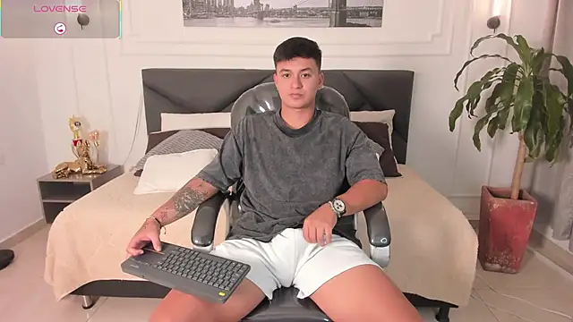 Snapshot of Cristopher_strong chatting on May 2026 01:51:02 PM Cristopher strong online show from May 2026 01:51:02 PM