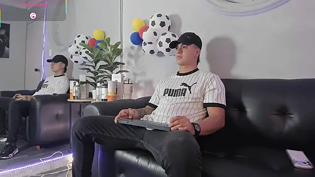 Snapshot of Cristopher_strong chatting on June 2026 01:04:01 PM Cristopher strong online show from June 2026 01:04:01 PM