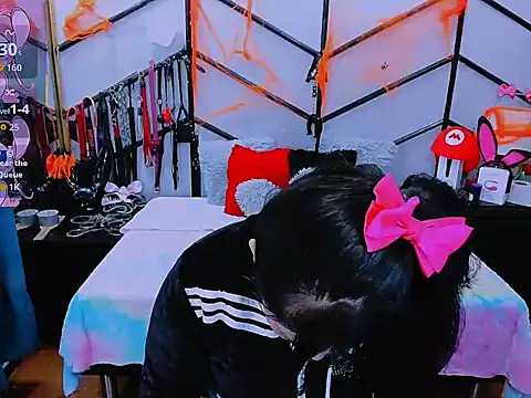 AlanaLuck online show from October 2025 12:03:01 PM