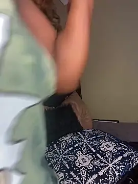 DarkBerry87 online show from October 2025 12:00:02 AM