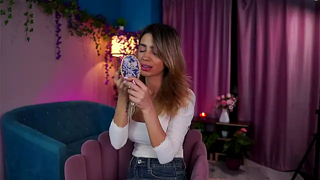 Snapshot of TheAyana chatting on September 2025 06:29:02 PM TheAyana online show from September 2025 06:29:02 PM