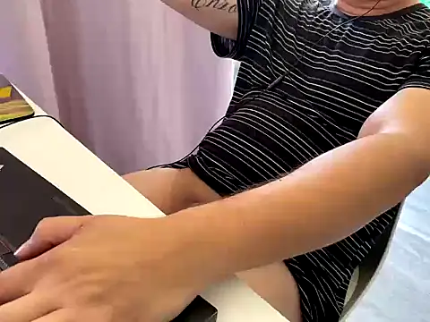 tomazu11 online show from January 2026 01:37:02 PM