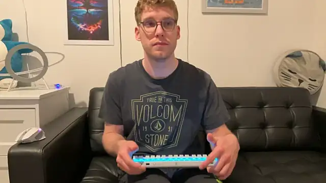 Snapshot of BlueEyedTallGuy94 chatting on December 2024 01:12:01 AM BlueEyedTallGuy94 online show from December 2024 01:12:01 AM