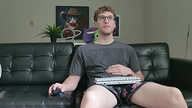 Snapshot of BlueEyedTallGuy94 chatting on September 2025 07:15:01 PM BlueEyedTallGuy94 online show from September 2025 07:15:01 PM