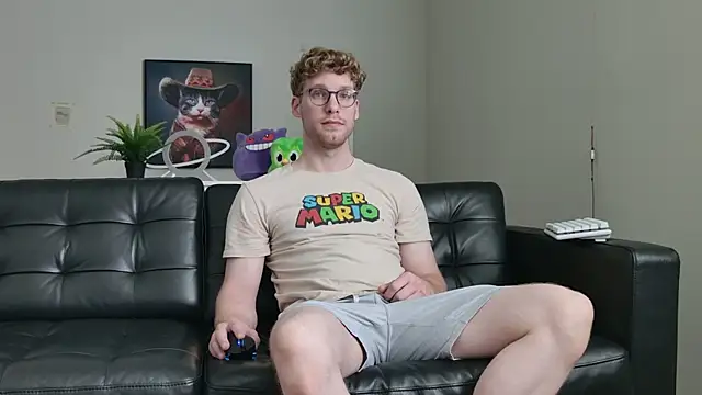 Snapshot of BlueEyedTallGuy94 chatting on September 2025 06:54:01 PM BlueEyedTallGuy94 online show from September 2025 06:54:01 PM