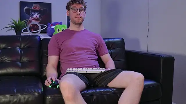 Snapshot of BlueEyedTallGuy94 chatting on October 2025 12:44:01 AM BlueEyedTallGuy94 online show from October 2025 12:44:01 AM