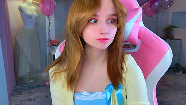 b4by LoL1 online show from November 2025 05:48:01 PM