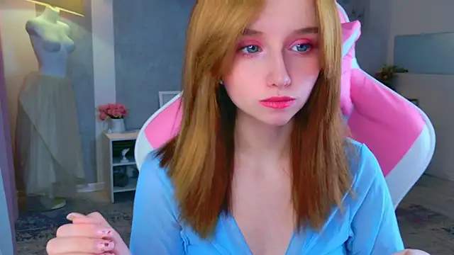 b4by LoL1 online show from November 2025 01:37:02 PM